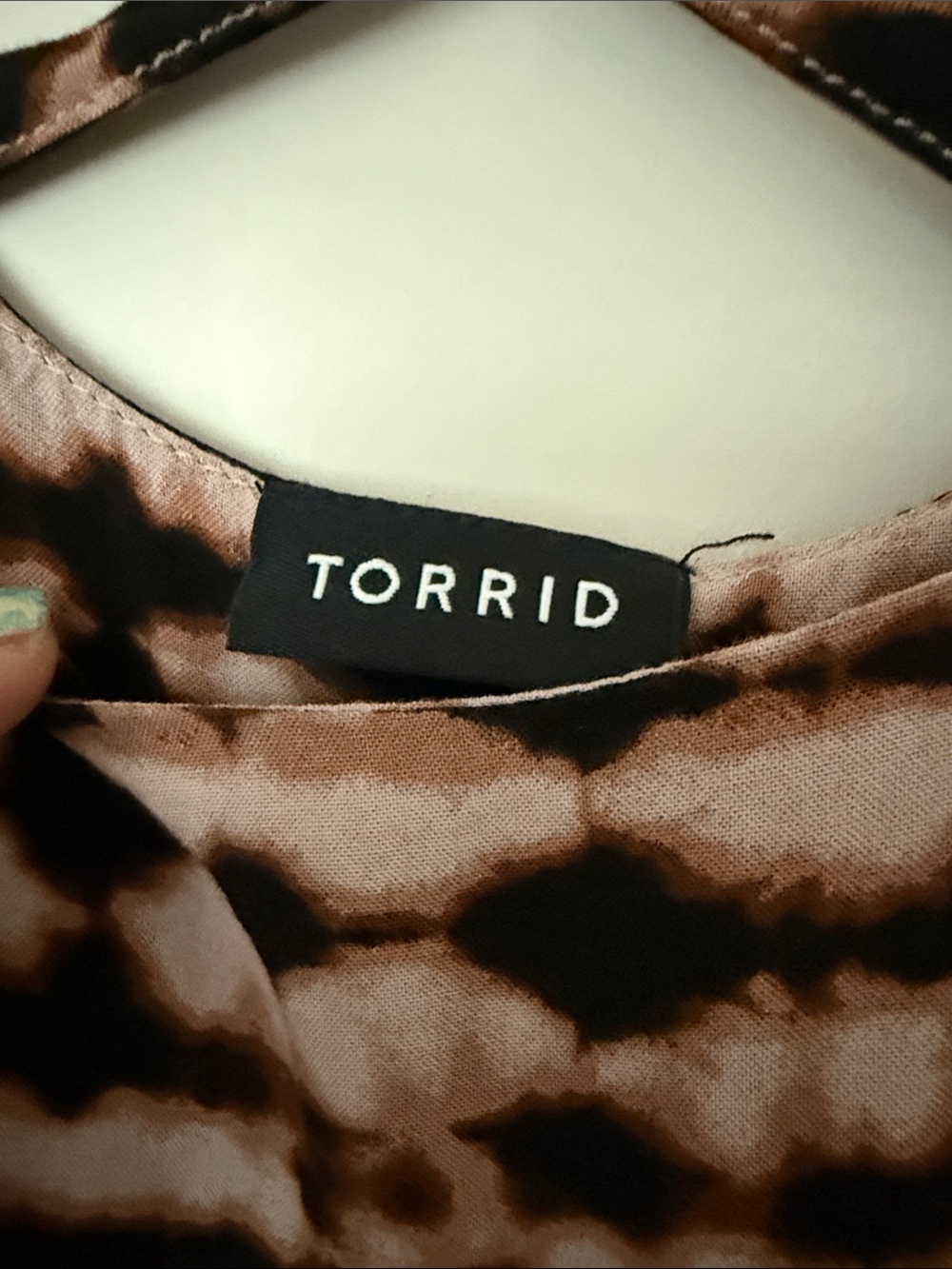 Torrid. Size 2X. Black & Blush Tie-Dye Crisscross Strap Maxi Dress - Picture 3 of 5